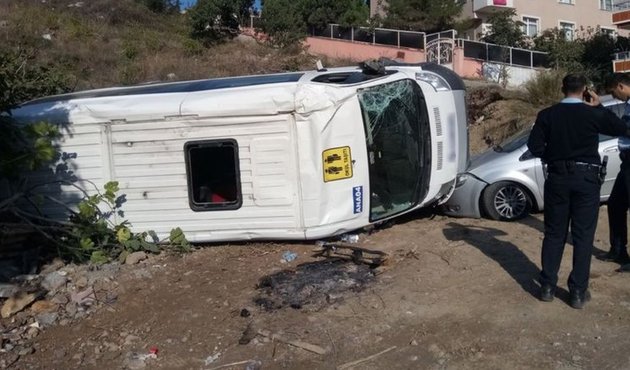 Ümraniye'de okul servisi kazası! Yaralılar var