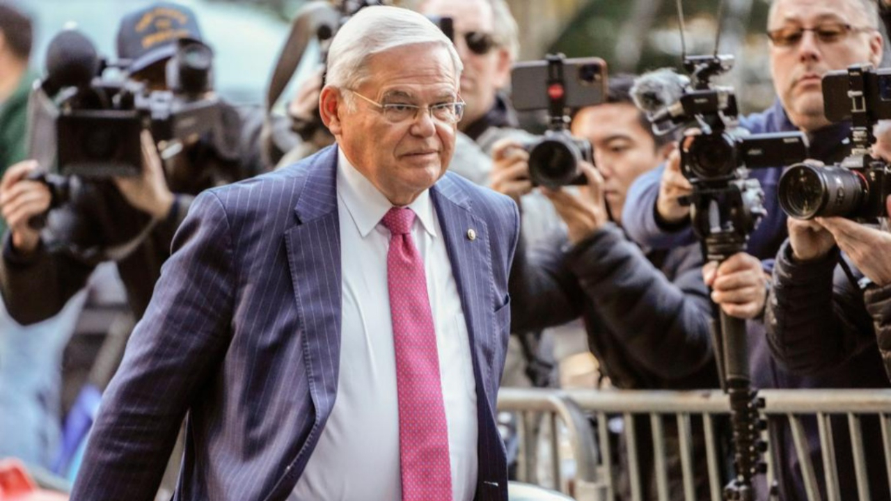 Türkiye karşıtı Bob Menendez 11 yıl hapis cezasına çarptırıldı!