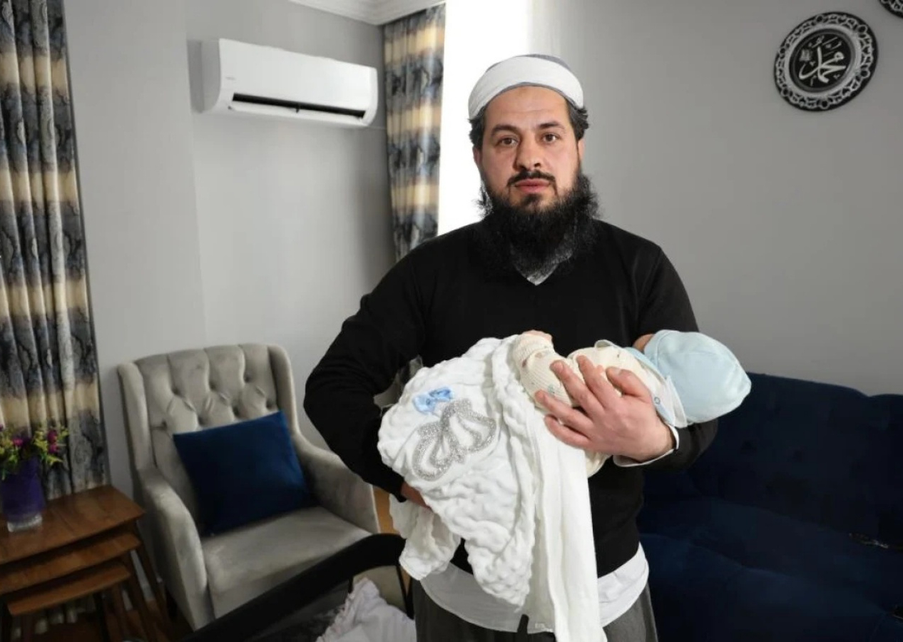 2.5 aylık bebeğe kayyum atandı! Adana'da bebeklerinden topuk kanı alınmasını istemeyen aile neye uğradığını şaşırdı!