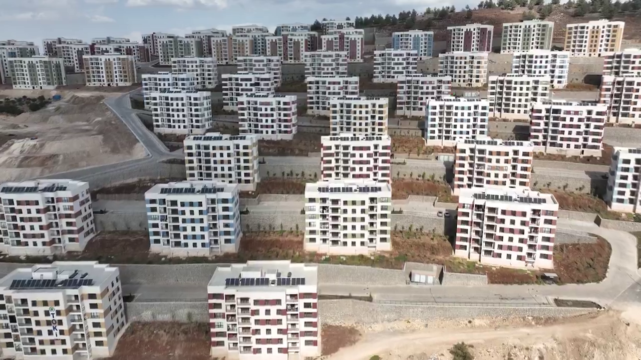 Malatya'da depremin izleri siliniyor! Bakan Kurum:  2 bin 175 konutu tamamladık