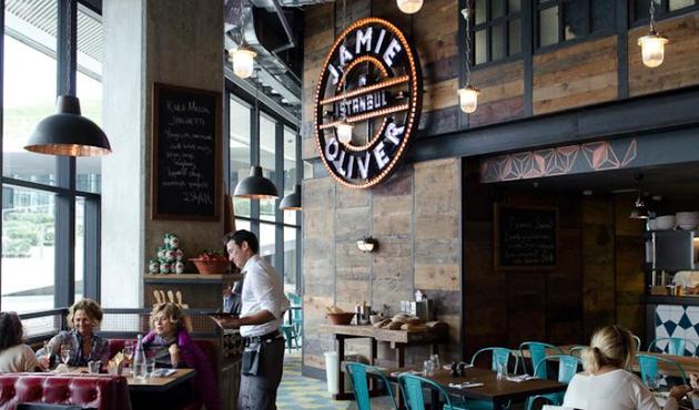 Dünyaca ünlü 'Çıplak Şef'in İstanbul restoranı iflas etti!