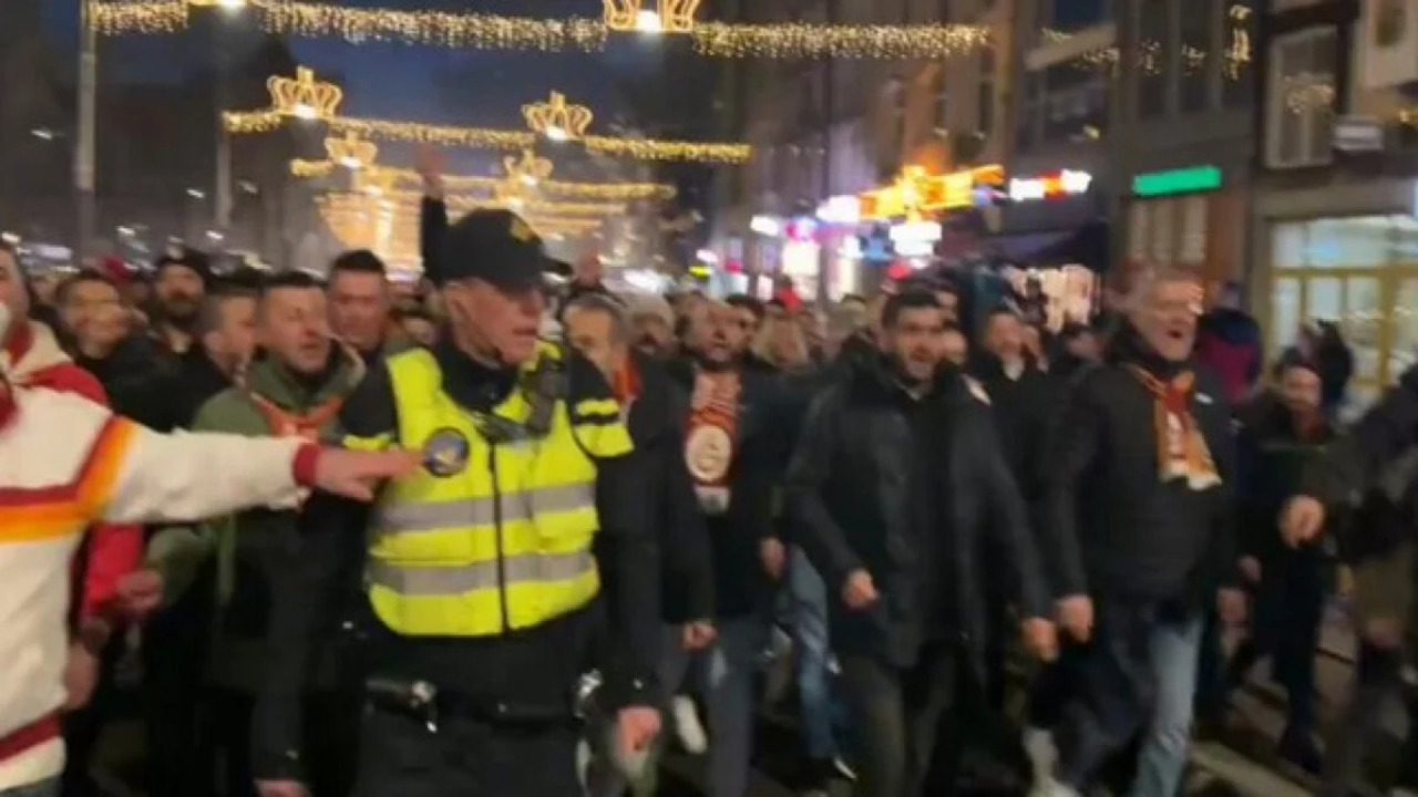 Ajax maçı öncesi Galatasaray taraftarı Amsterdam sokaklarını panayıra çevirdi!