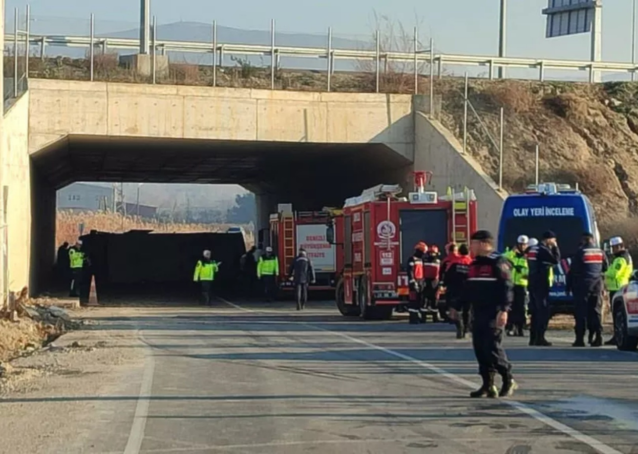 Denizli'de işçi servisi devrildi!  4 ölü, çok sayıda yaralı var...