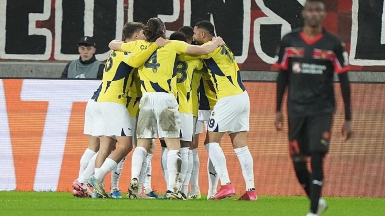 Fenerbahçe Danimarka'da istediğini aldı, adını bir üst tura yazdırdı! Midtjylland 2 - 2 Fenerbahçe | Maçın özeti