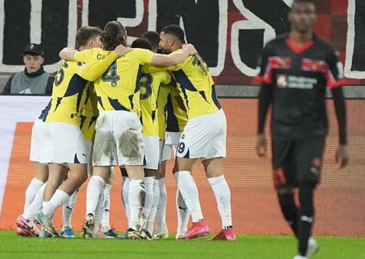 Fenerbahçe Danimarka'da istediğini aldı, adını bir üst tura yazdırdı! Midtjylland 2 - 2 Fenerbahçe | Maçın özeti