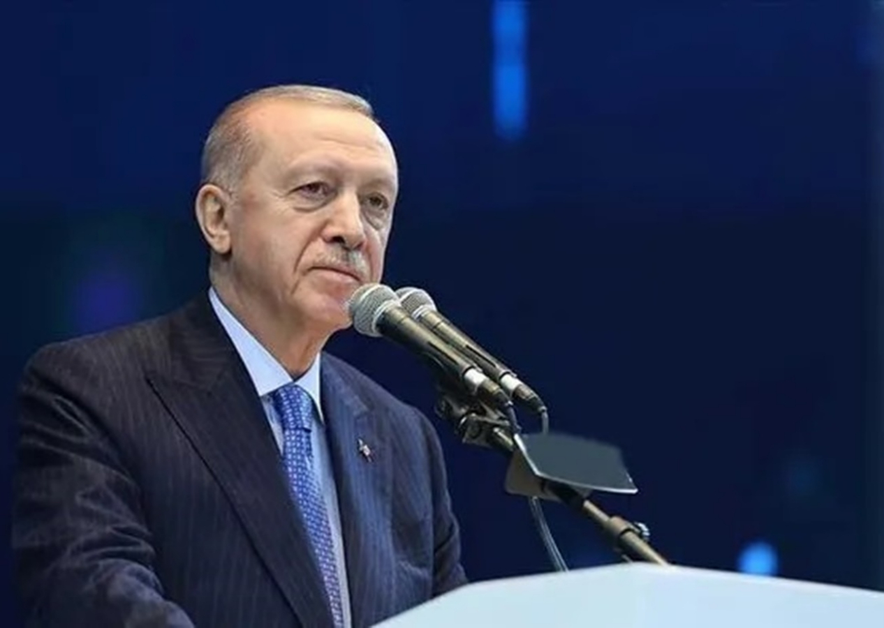 Cumhurbaşkanı Erdoğan'dan Özgür Özel'e tepki: Emperyalistlere kimin kulluk ettiğini görmek istiyorsan 14-28 Mayıs seçimleri öncesinde kapı kapı dolaşan eski genel başkanına bak