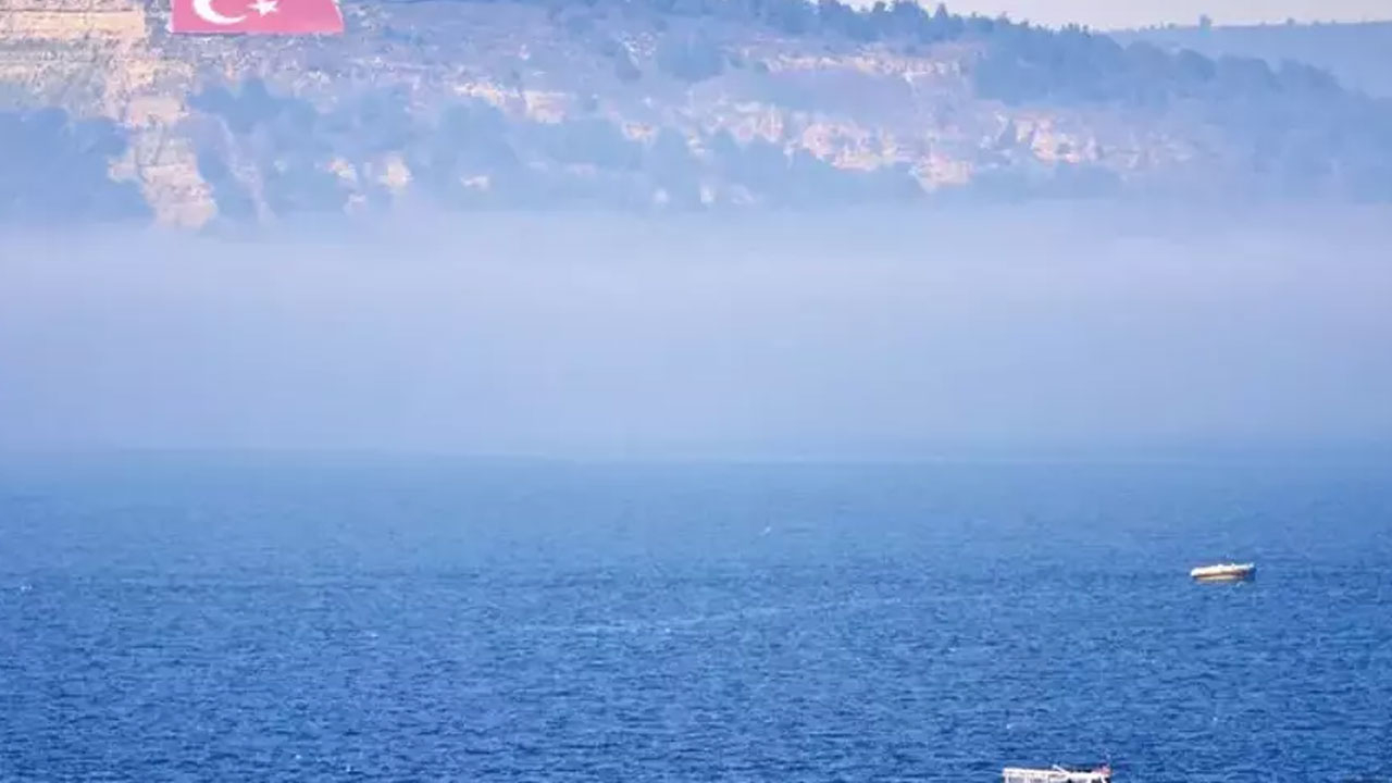 Çanakkale'de boğaz trafiğine sis engeli!