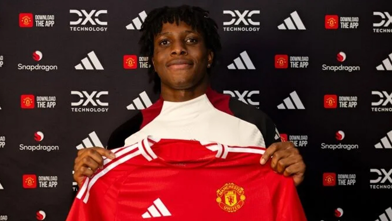 Manchester United'dan 35 milyon euroluk transfer! Resmen açıklandı