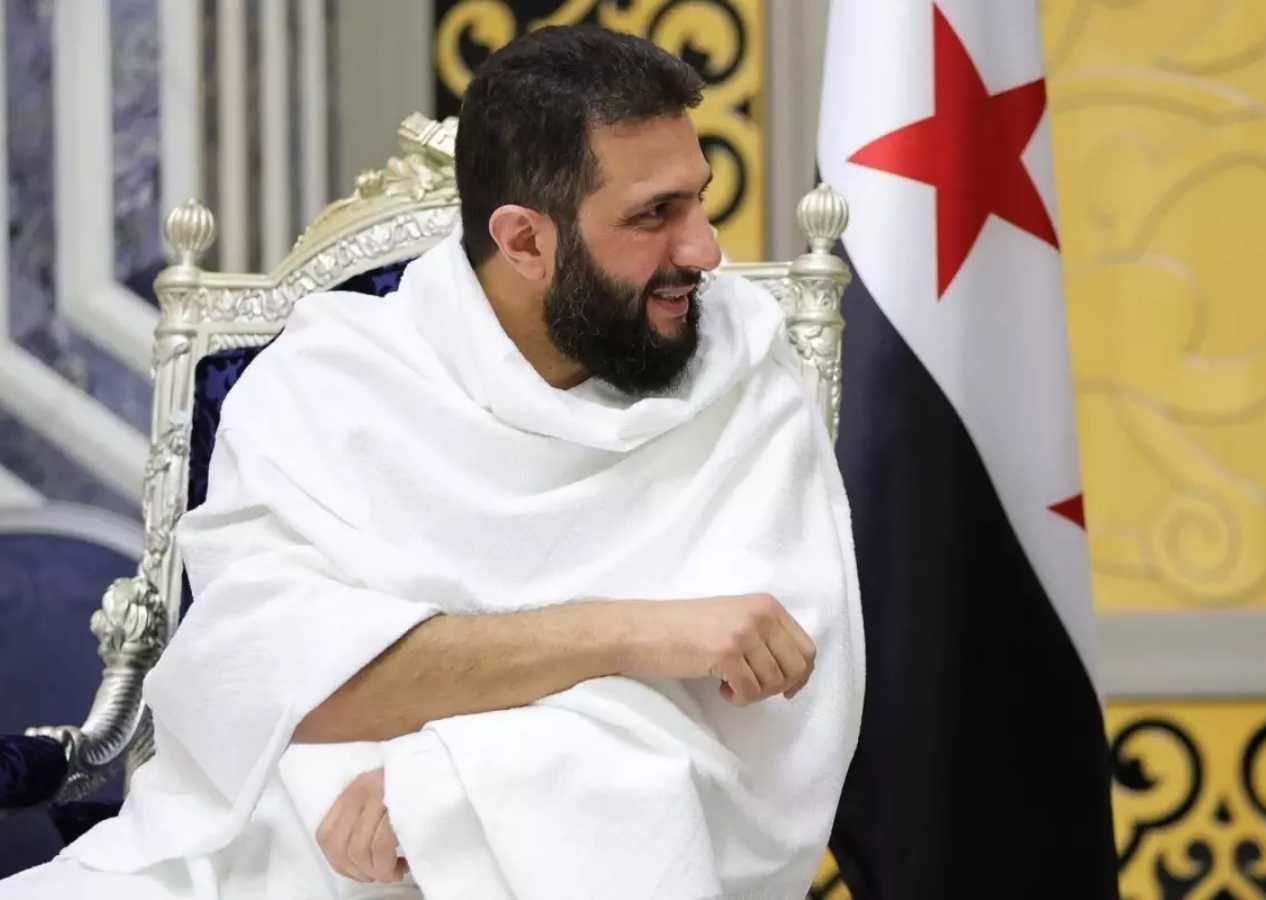 Ahmed Şara'nın eşi ilk kez görüntülendi! İşte birlikte gittikleri umre ziyaretinden görüntüler...
