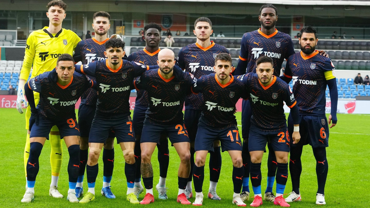 Başakşehir Ziraat Türkiye Kupası'nda Çorum FK'yı rahat geçti