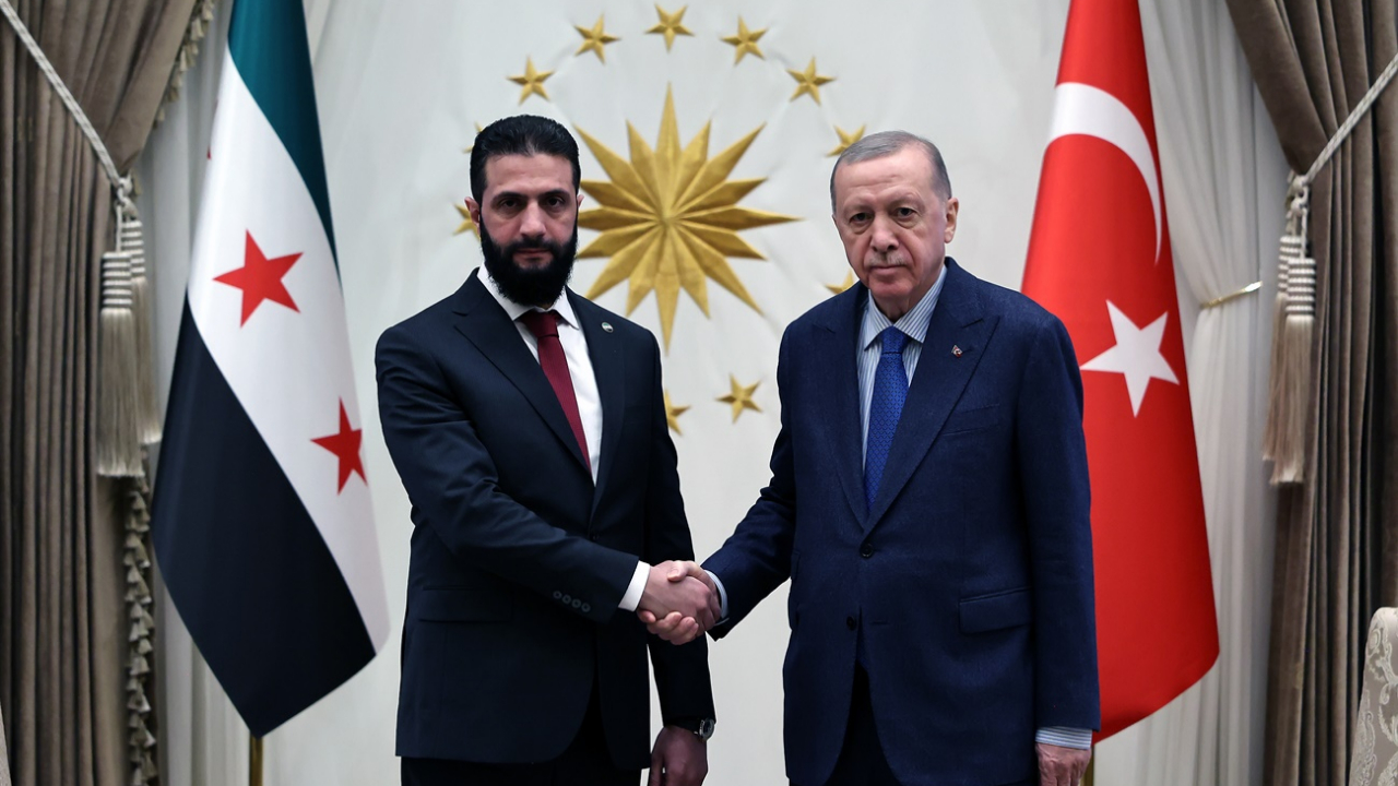 Beştepe'de tarihi ziyaret! Cumhurbaşkanı Erdoğan ile Ahmed Şara görüşmesi başladı
