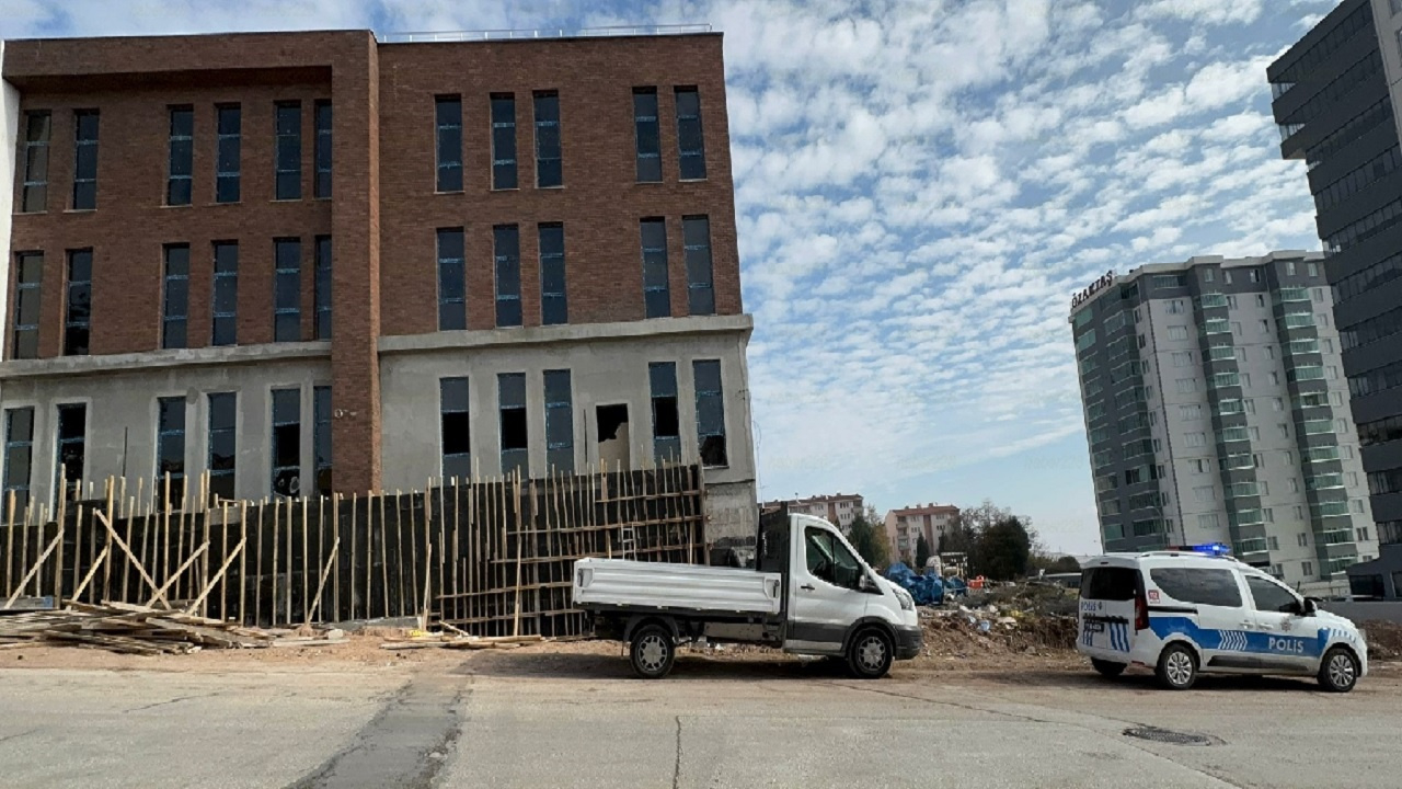 Bilecik son dakika: Fabrika inşaatında vinçten düşen 2 işçi hayatını kaybetti...