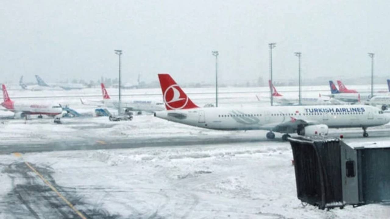 Hava trafiğine kar engeli! Yola çıkacaklar dikkat! THY bazı seferlerini iptal etti