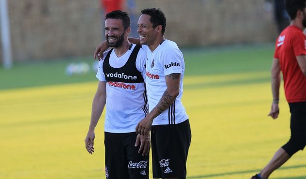 Beşiktaş'ta sağ taraf krizi bitti