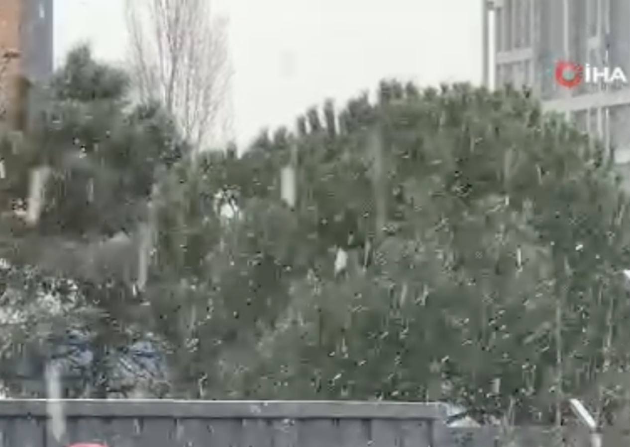 İstanbul'da beklenen kar yağışı başladı!