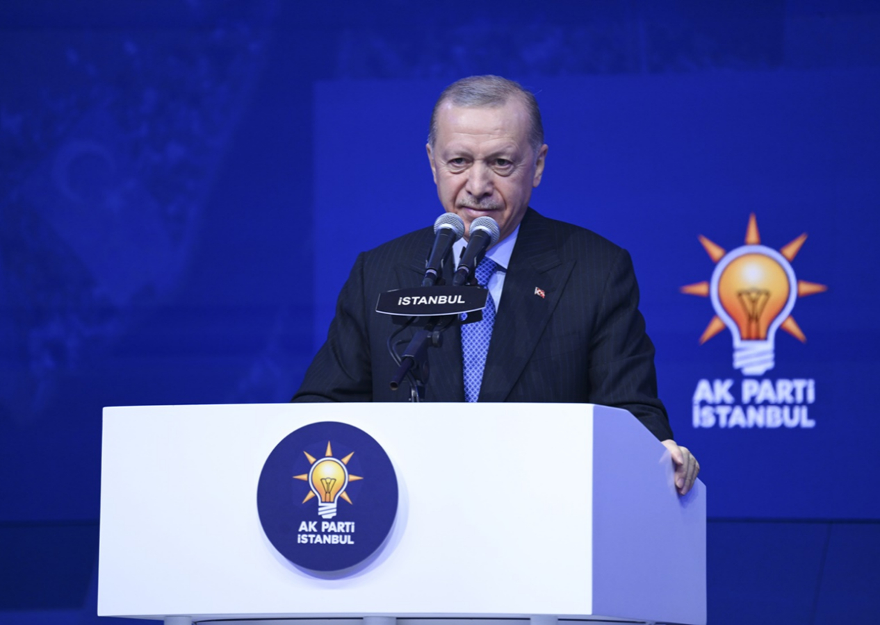 Cumhurbaşkanı Erdoğan'dan İmamoğlu'na afiş tepkisi! ''Ekrem Efendi bunu ispat et. Bizim icraatımızın ulaştığı yere senin hayallerin bile ulaşamaz''
