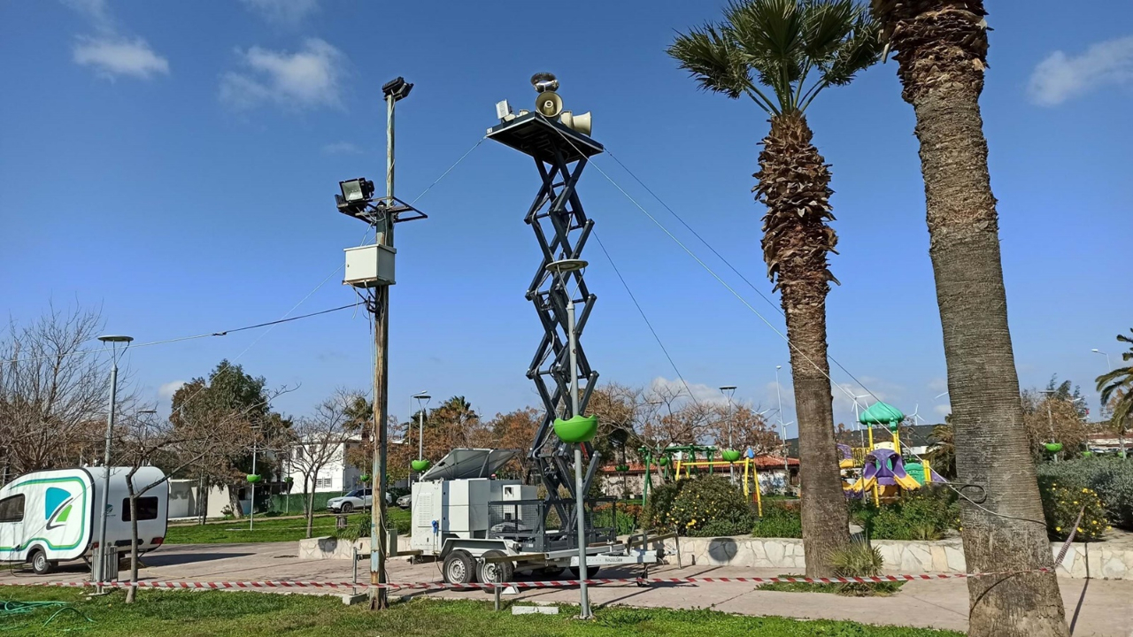 Ege Denizi'ndeki deprem fırtınasının ardından İzmir'de 'mobil siren sistemi' kuruldu