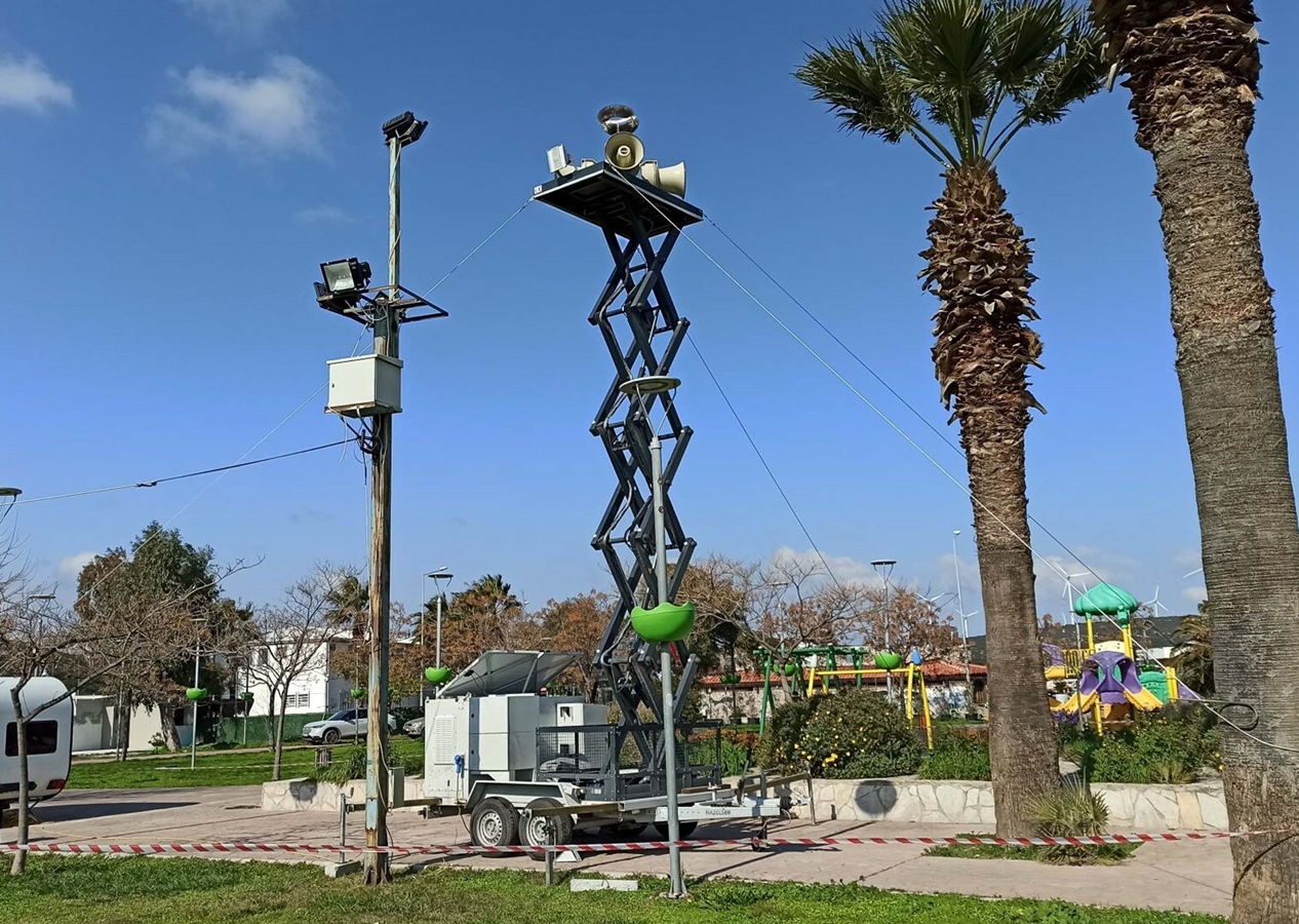 Ege Denizi'ndeki deprem fırtınasının ardından İzmir'de 'mobil siren sistemi' kuruldu