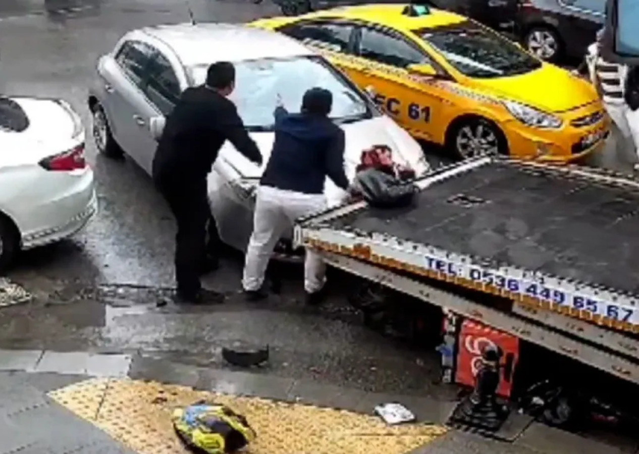 İstanbul'da dehşet veren anlar: Motokuryeyi hiç acımadan ezdi!