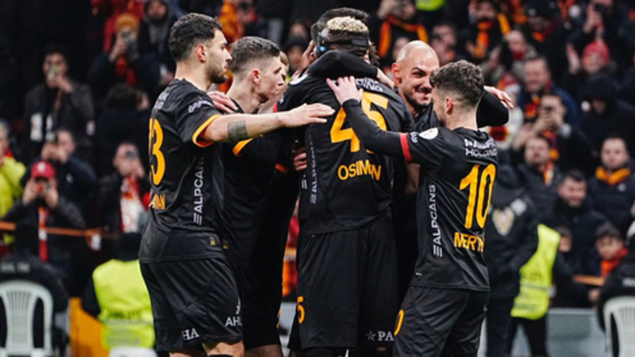 Galatasaray'ın İngilizce hesabından Adana Demirspor paylaşımı: Dünyaya ilan ettiler!