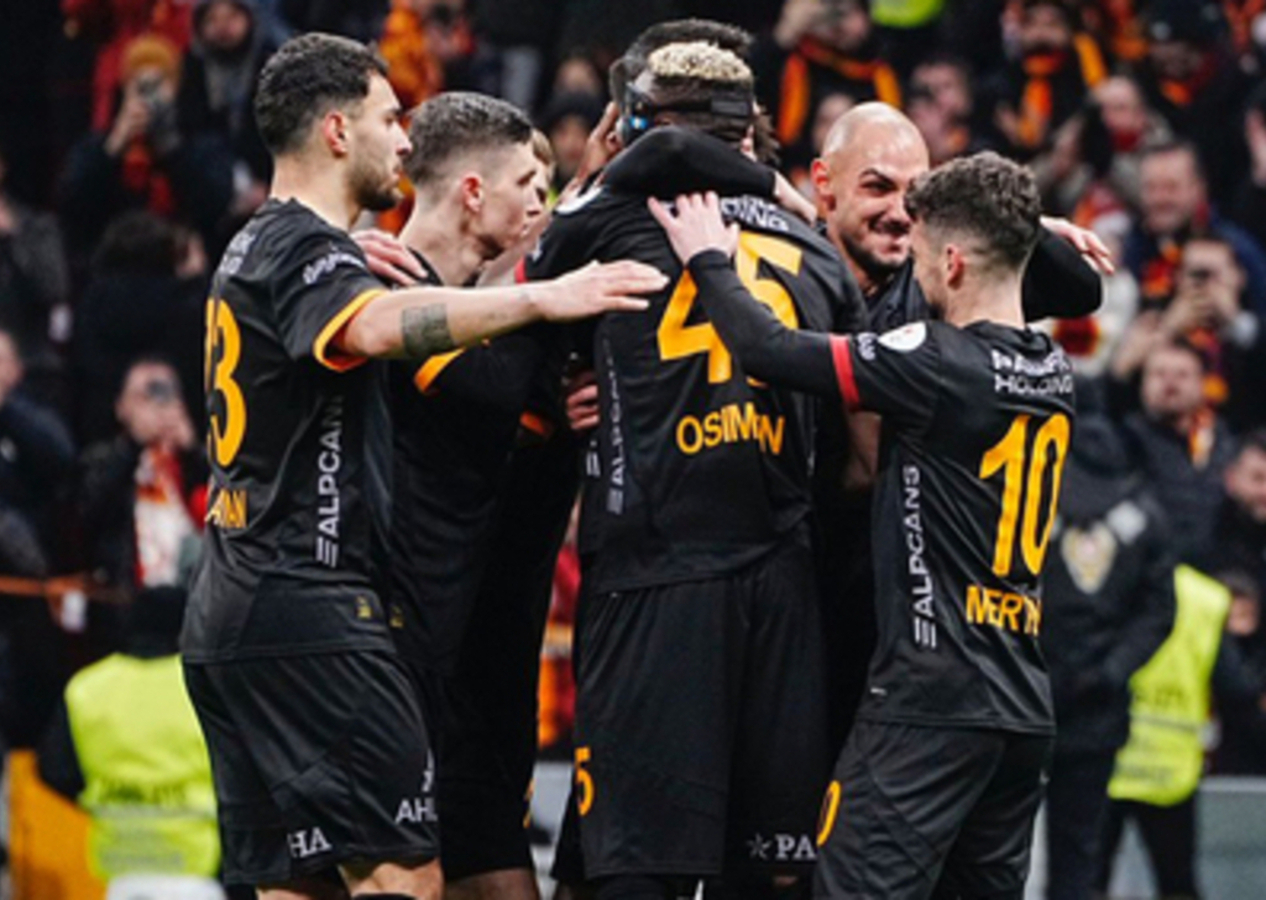 Galatasaray'ın İngilizce hesabından Adana Demirspor paylaşımı: Dünyaya ilan ettiler!