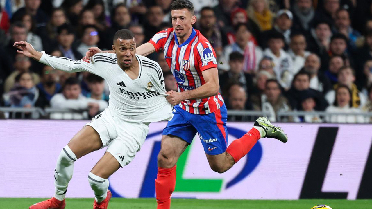 Nefesleri kesen Madrid derbisinde kazanan çıkmadı, sonuç Barcelona'ya yaradı