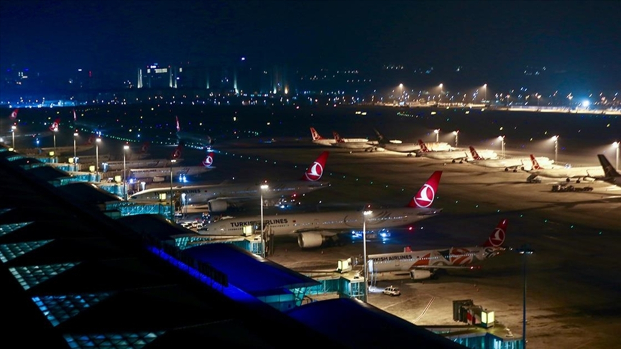 İstanbul'da kar alarmı: Uçak seferleri peş peşe iptal edildi!