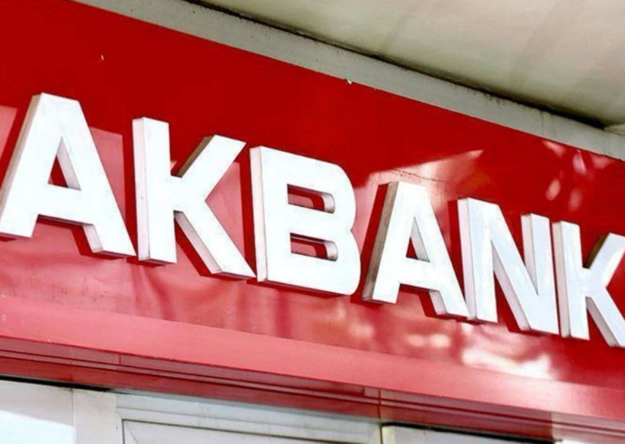 Akbank mağdurları için önemli gelişme! Mahkeme emsal niteliğinde karar verdi: Dolandırılan kişi bankaya ödeme yapmak zorunda değil