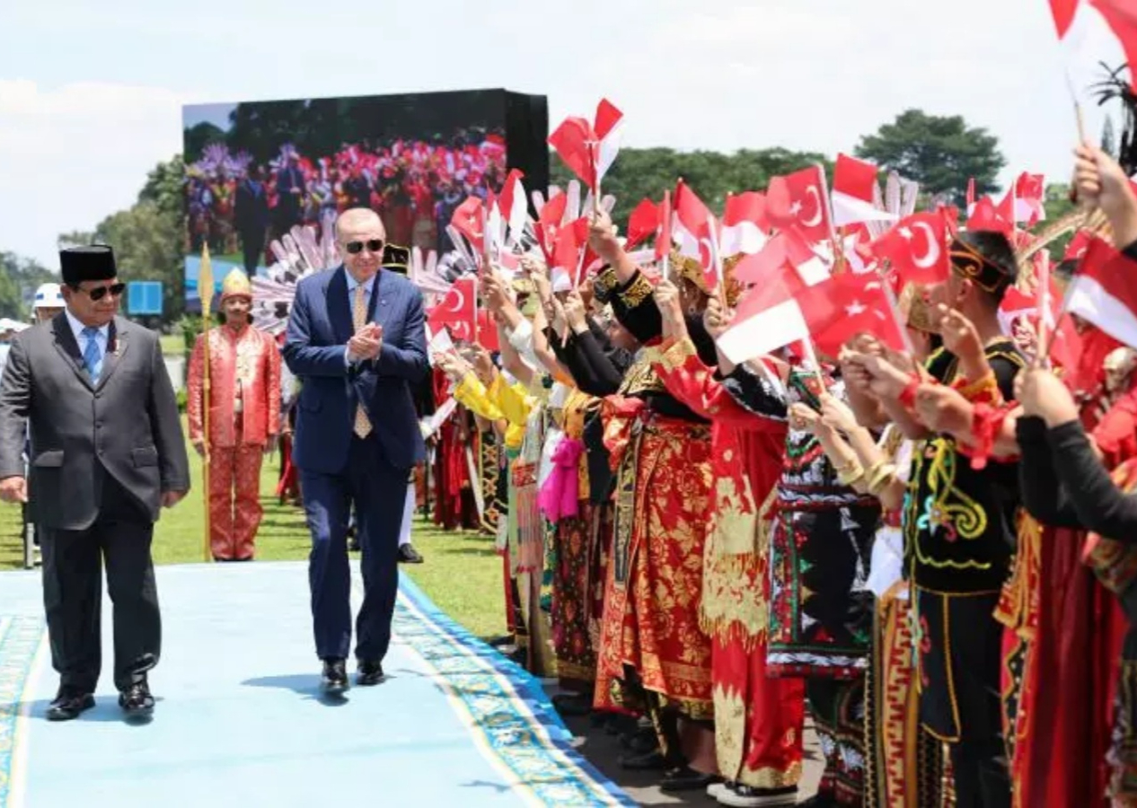 Asya turunun 2. durağı! Cumhurbaşkanı Erdoğan Endonezya'da büyük bir coşkuyla karşılandı... Görüntüler ''Böyle karşılama görülmedi'' dedirtti