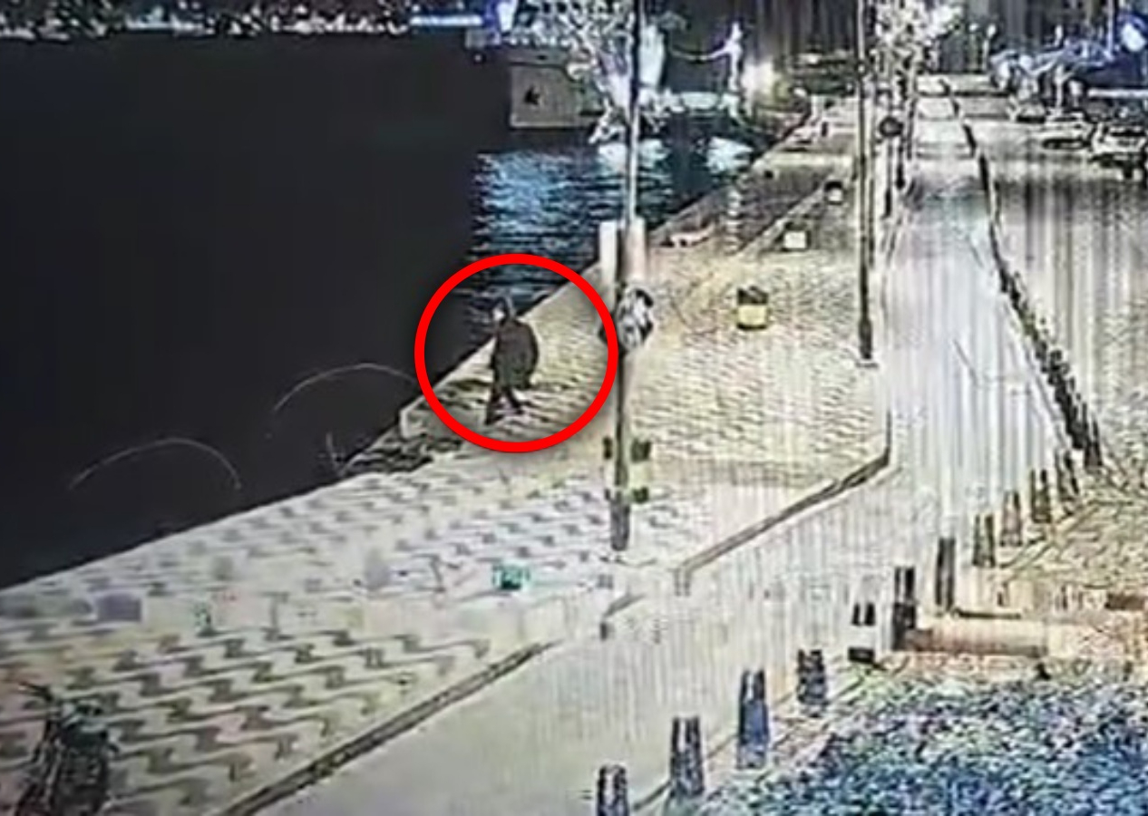 Adım adım ölüme gidiş... İzmir'de denize düşerek hayatını hayatını kaybeden adamın görüntüleri ortaya çıktı!