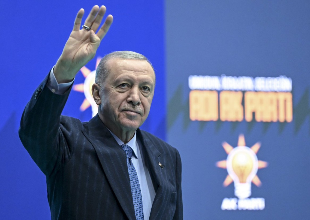 Merakla bekleniyordu... AK Parti'nin yeni sloganı belli oldu! "Adında AK, ışığında istikbal" Gözler 23 Şubat'ta...