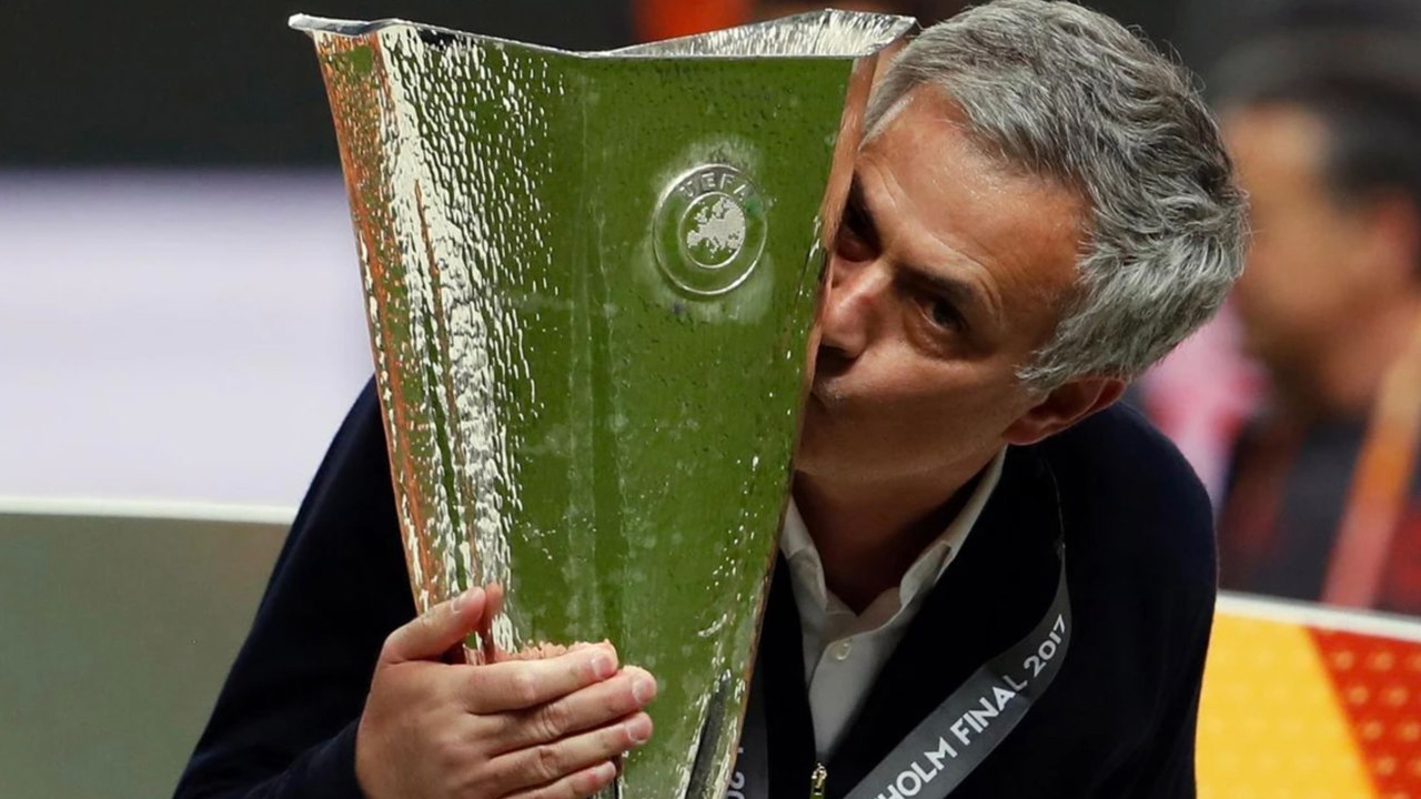 Üç kupa kaldıran tek isim... Mourinho final istiyor