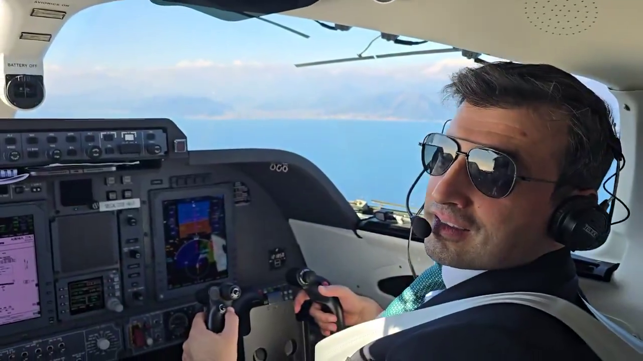Bu gurur hepimizin! Selçuk Bayraktar Piaggio Aerospace pistine iniş anlarını paylaştı