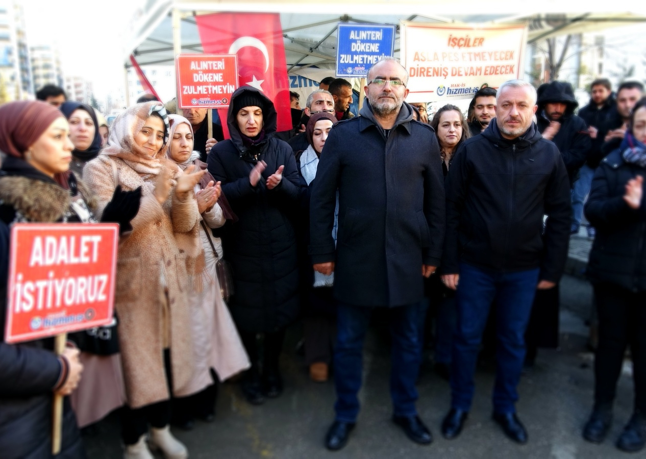 800 çalışanı SMS'le işten attılar! DEM Partili belediyelerin önünde 290 gündür adalet arıyorlar! "Yaptıklarıyla söyledikleri birbirini tutmuyor"