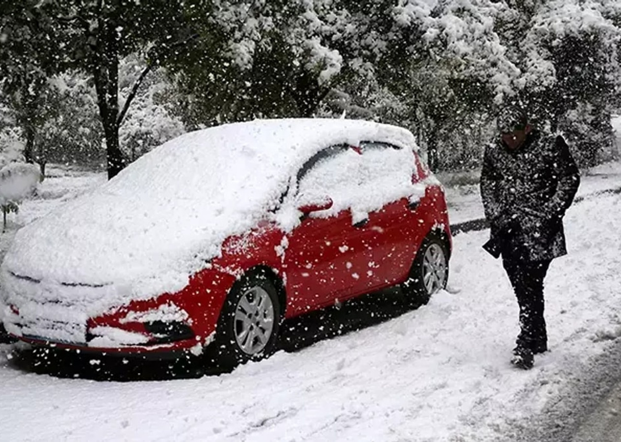 Bitti sandık ama yanıldık... İstanbul'a kar yağışı geri geliyor! Meteoroloji ve uzmanlar tarih verdi!