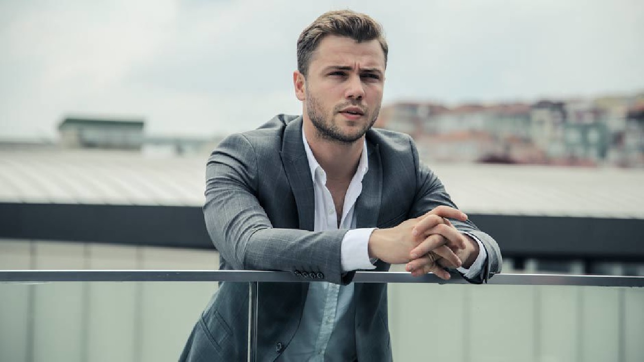 Yeni evli oyuncu Tolga Sarıtaş'tan Sevgililer Günü açıklaması! "Tek bir gün ile kalmamalı"
