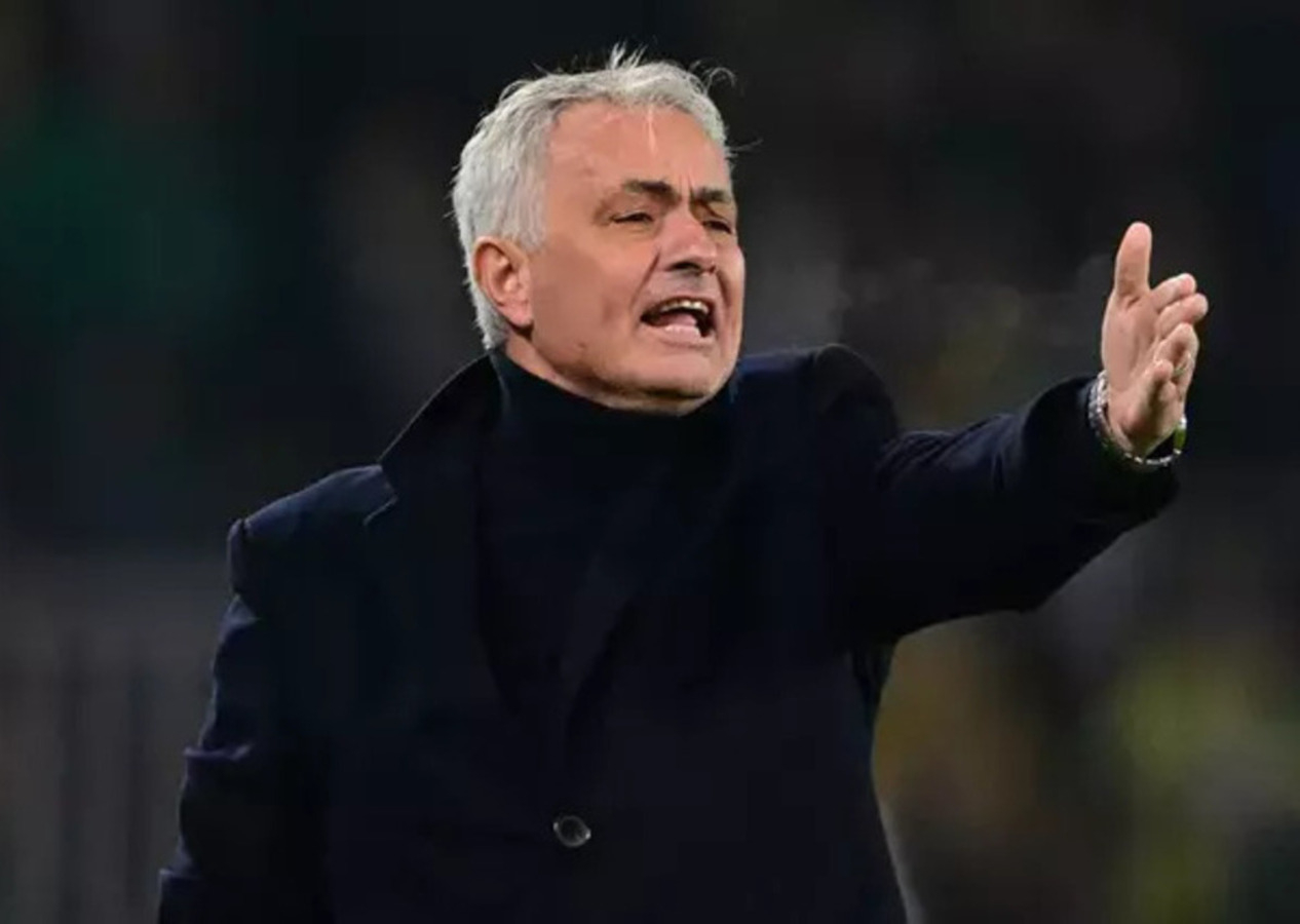 Jose Mourinho'dan Galatasaray'a flaş gönderme: Kasıtlı olarak sarı kart görme uzmanı değiliz!
