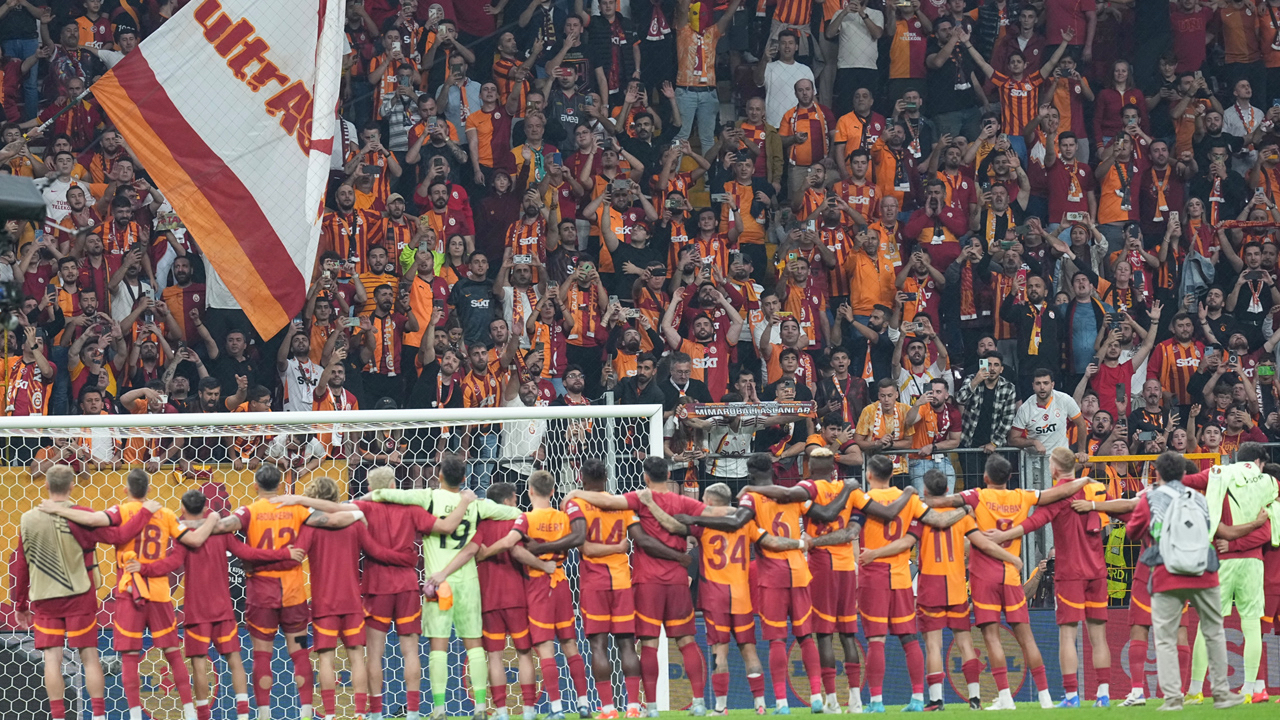 Abdülkerim Durmaz Galatasaray - AZ Alkmaar Maçının Skorunu Açıkladı