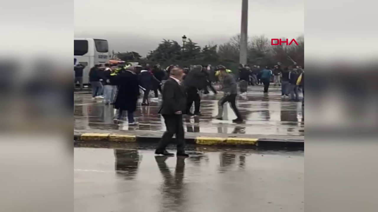 Ortalık savaş alanına döndü! Ankaragücü taraftarları arasında silahlı kavga! Jandarma ateş açtı!