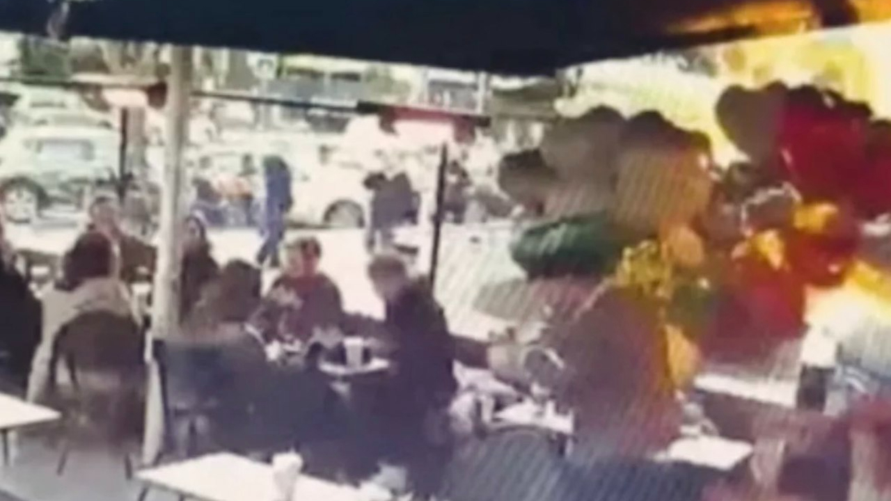 Felakete ramak kala! İnsanlar böyle kaçıştı... Helyumlu balonlar bir anda alev aldı