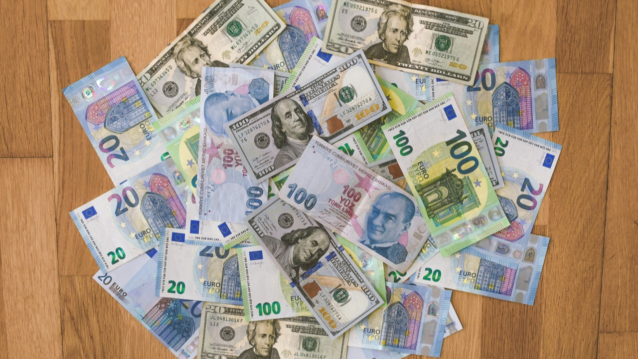 Dolar ve euroda günün ilk rakamları! İşte 18 Şubat 2025 güncel döviz kurları
