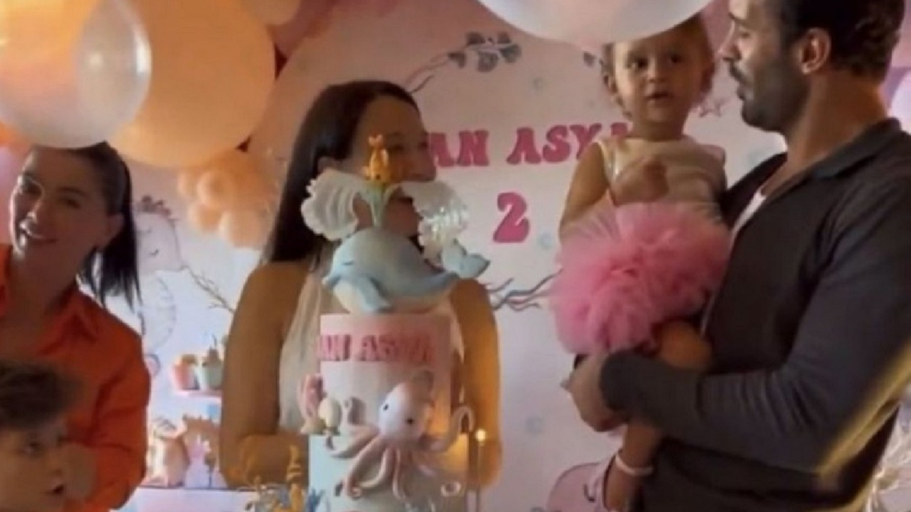 Barış Arduç'un kızının annesine benzerliği dikkat çekti! Hık demiş burnundan düşmüş...