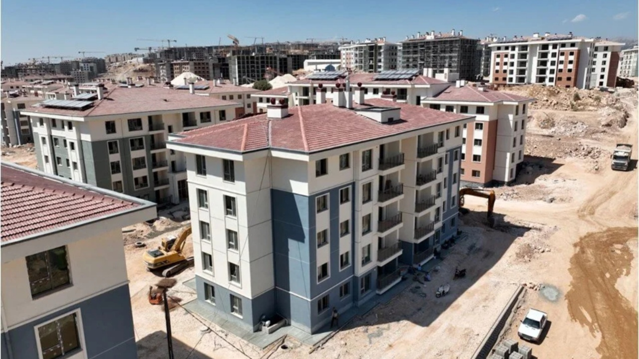Emlak Konut'tan orta gelirli ailelere peşinatsız konut kampanyası! İşte en çok merak edilen 11 soru ve cevabı