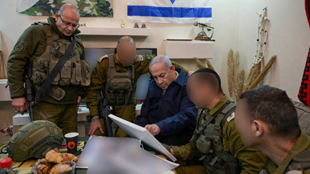 Bölgede tansiyon yükseldi! Katil Netanyahu, Batı Şeria'da Filistinli ailenin evine baskın düzenledi!