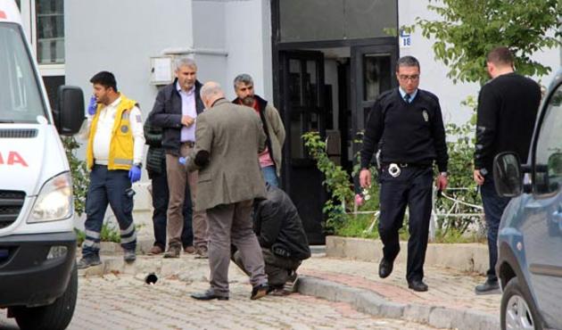 Ayrılmak isteyen eşini öldürüp, intihar etti