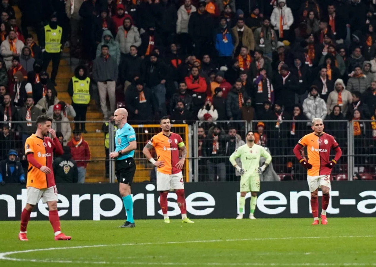 Kalede Günay Güvenç devleşti, Galatasaray Avrupa'ya veda etti! Galatasaray 2 - 2 AZ Alkmaar | Maçın özeti