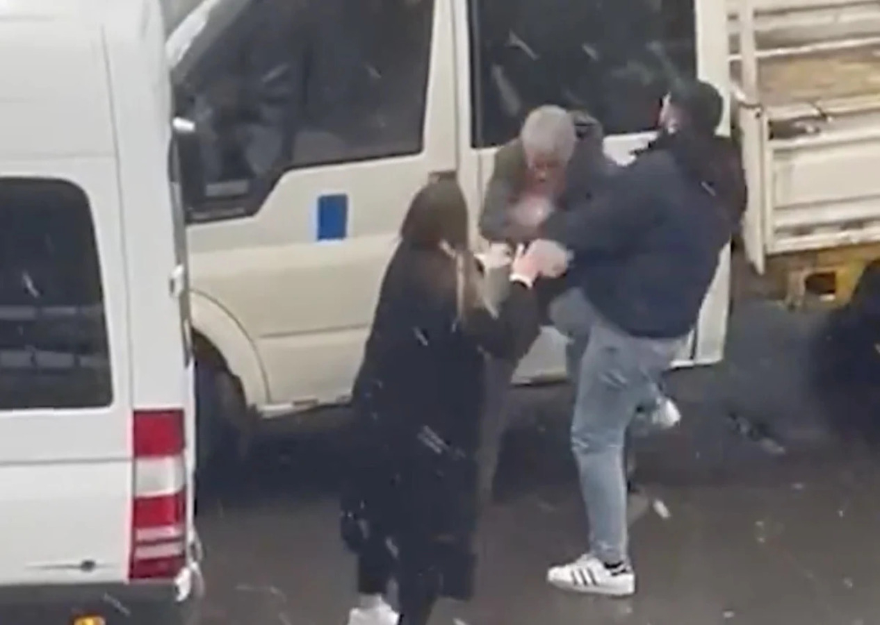 İstanbul'a bir gün daha... Yol verme kavgasında tornavidayla şişlemeye kalktı!