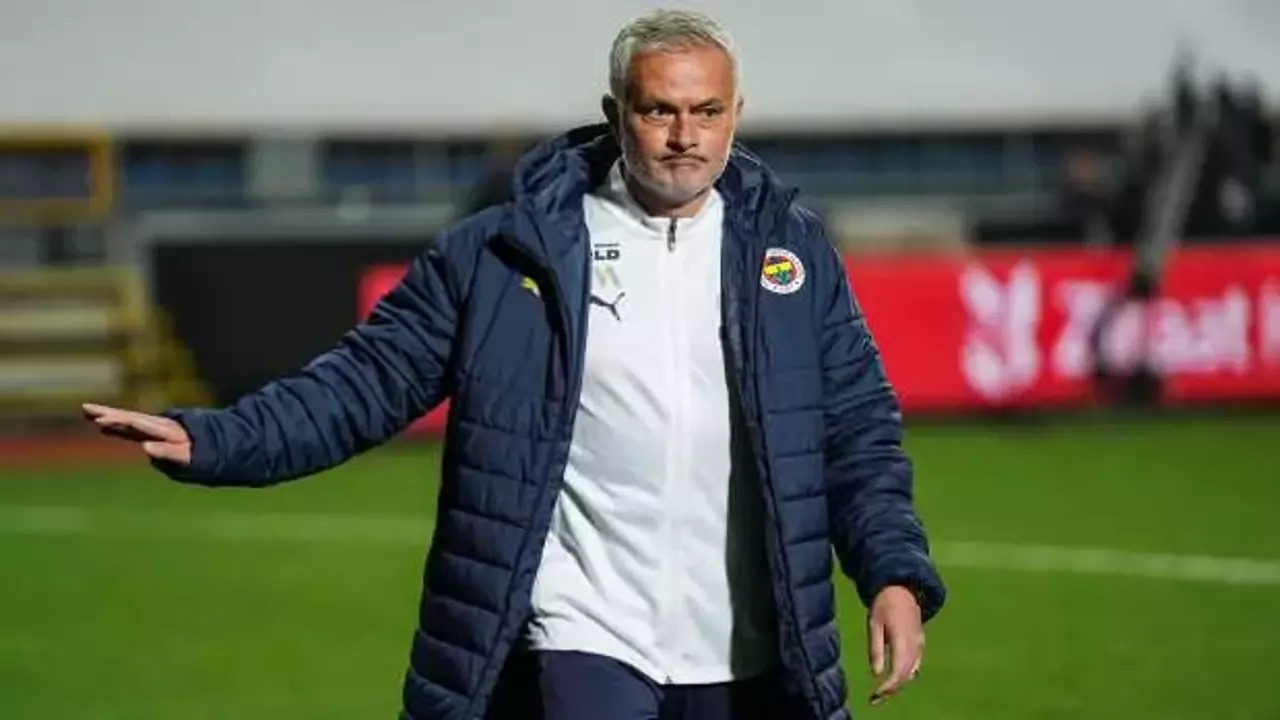 Jose Mourinho'dan Galatasaray önlemi: Derbi öncesi 3 ismi kadroda yok!