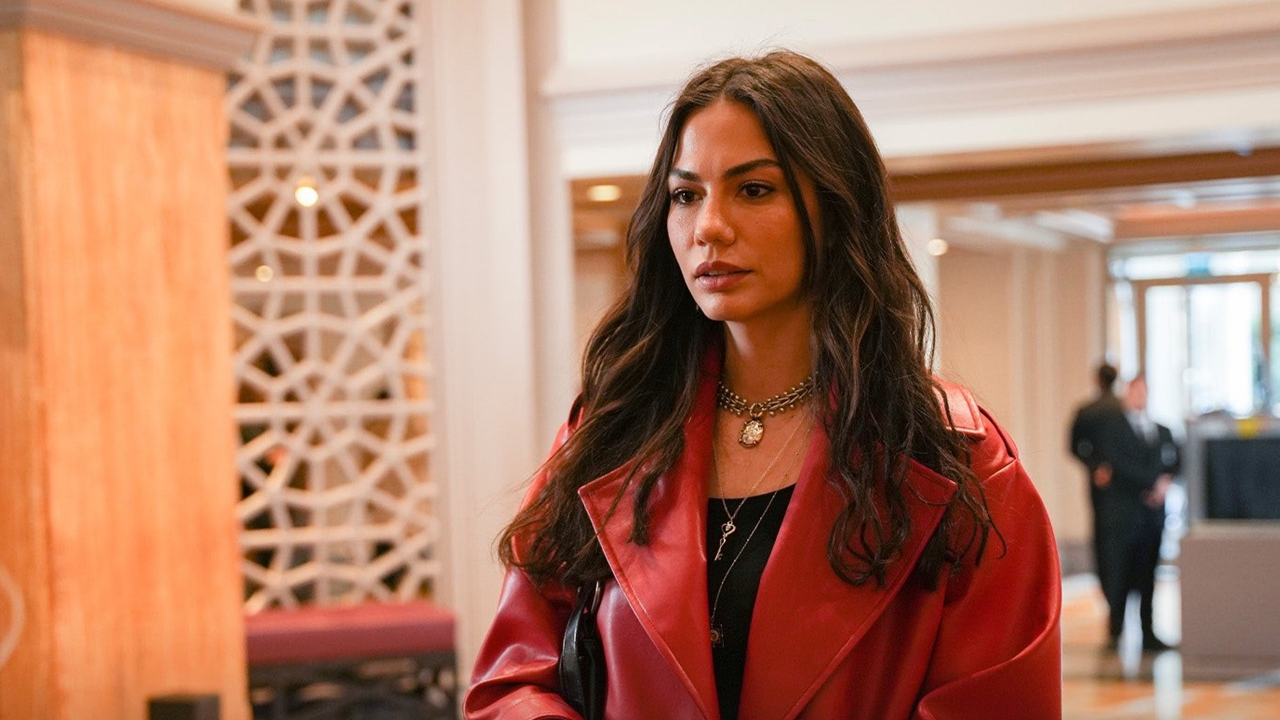 Demet Özdemir, Eşref Rüya dizisi için şarkıcı oldu! 'Sen Benim Şarkılarımsın' performansı beğeni topladı