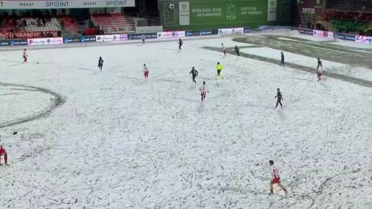 1. Lig'de oynanan Ümraniyespor - Sakaryaspor maçına kar arası!